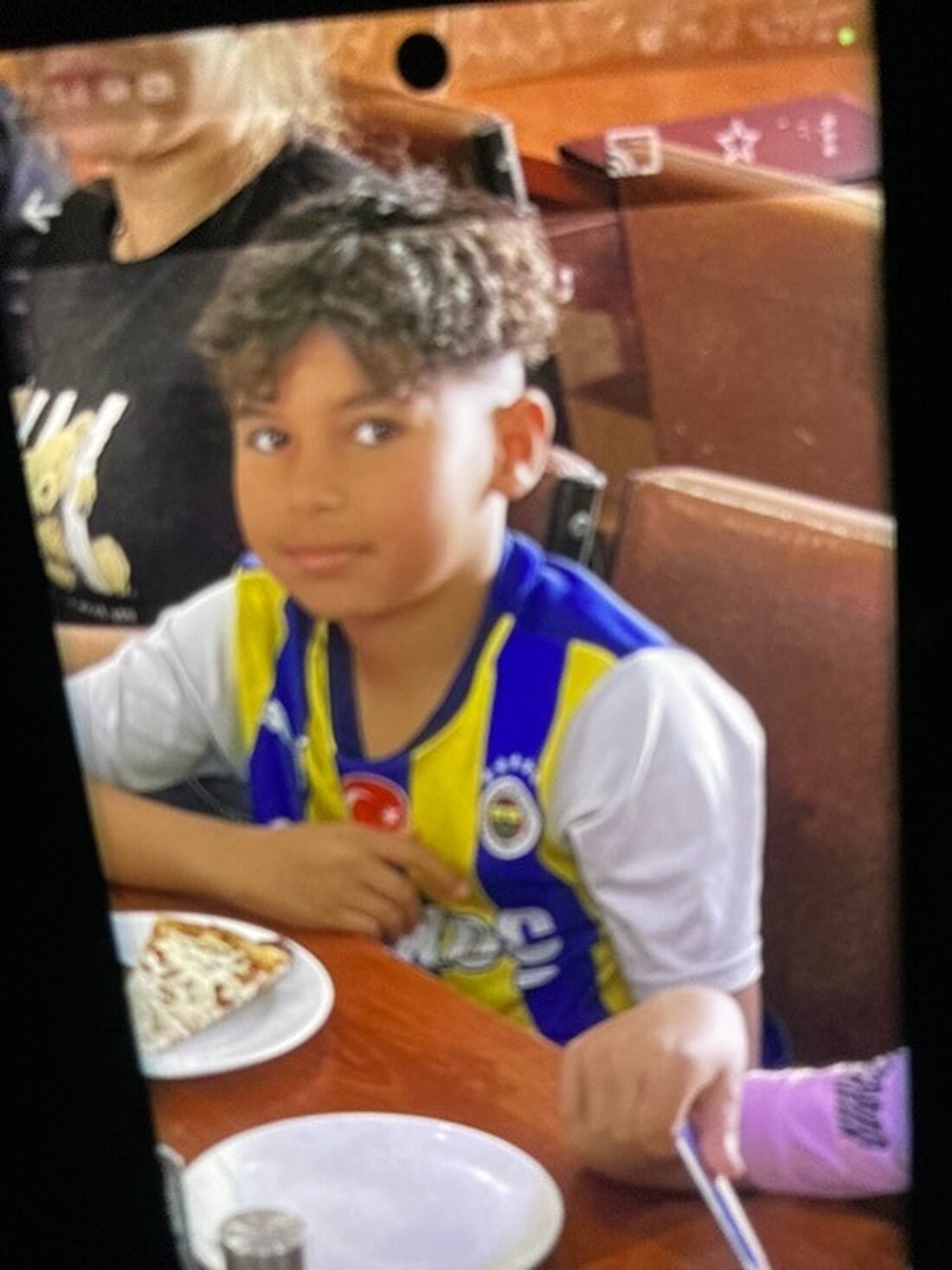 Die Polizei Kassel sucht den vermissten 10-jährigen Mladen I. aus Nord-Holland. Hinweise bitte an 0561/910-0.