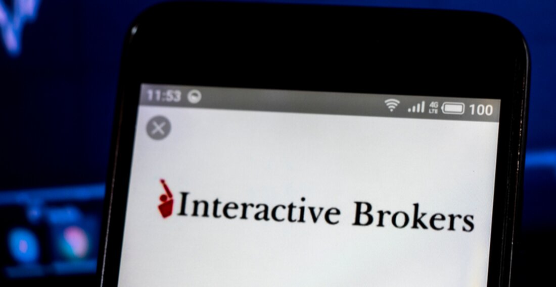 Kryptowährungen werden zunehmend auf mehr Handelsplattformen verfügbar, da der Markt weiter wächst Interactive Brokers ist die neueste traditionelle Broker-Plattform, die in den Kryptowährungsraum einsteigt. Das Unternehmen gab gestern nach monatelanger Planung die Einführung seiner Kryptowährungshandelsdienste bekannt. In einem Pressemitteilung Gestern sagte Interactive Brokers, Registered Investment Advisors (RIAs) könnten einige Kryptowährungen handeln und verwahren, darunter Bitcoin (BTC), Ethereum (ETH), Litecoin (LTC) und Bitcoin Cash (BCH). Die RIAs können diese Funktionen über die Paxos Trust Company im Namen ihrer Kunden ausführen. Nach Angaben des Unternehmens werden die RIAs die Positionen ihrer Kunden in Kryptowährungen neben anderen finanziellen Vermögenswerten wie Aktien, Futures, Optionen, …