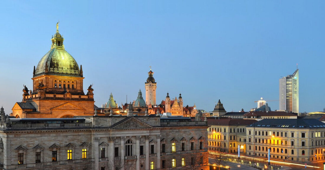 Internationale Branchentreffen BIO-Europe in Leipzig Vom 24. bis 26. Oktober 2022 findet das internationale Branchentreffen BIO-Europe in Leipzig statt. Wichtige Partner der Biotechnologie-Region Leipzig präsentieren sich einem weltweiten Publikum auf der Messe und bei Laborbesuchen. Bio-Europe Leipzig Lifesciences © Bio-Europe Der sächsische Branchenverband für Biotechnologie, Medizintechnik und Gesundheitswirtschaft, biosaxony e.V., das Amt für Wirtschaftsförderung der Stadt Leipzig und die Wirtschaftsförderung Sachsen präsentieren sich als Organisatoren des Sächsischen Gemeinschaftsstandes mit 18 weiteren Ausstellern auf der Messe. Außerdem wird es die Möglichkeit geben, unterschiedliche Labore auf dem BioCity Campus Leipzig zu besuchen und sich auf einem weiteren Messestand über die verschiedenen Labor-Neubauten &hellip;