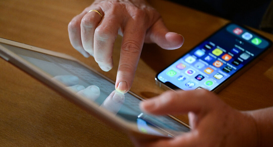 Digitale Verwaltung in Baden-Württemberg wird vorangebracht Auf dem Weg zur digitalisierten Verwaltung hat die Landesregierung zusätzliches Geld zur weiteren Umsetzung des Onlinezugangsgesetzes beschlossen. Damit kann die Digitalisierung im Land weiter Fahrt aufnehmen. „Die Digitalisierung soll dem Menschen dienen. Das gilt auch für die Anmeldung von Kraftfahrzeugen oder die Beantragung des Personalausweises. Damit das Amt zum Bürger kommt und nicht umgekehrt haben wir noch einen Stapel Arbeit vor uns. Nun sind wir unserem Ziel wieder ein Stück nähergekommen“, sagte der Stellvertretende Ministerpräsident und Digitalisierungsminister Thomas Strobl in Stuttgart. Baden-Württemberg steht als Flächenland mit über 1.100 Kommunen vor einer besonderen Herausforderung bei …