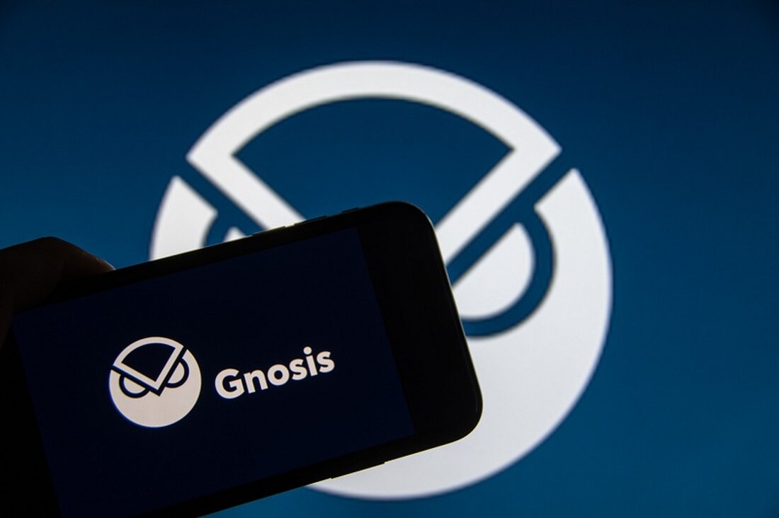 Der Gnosis (GNO)-Token hat im vergangenen Jahr 22,5 % verloren. Während einige vorhersagen, dass GNO den Tiefpunkt erreicht hat, ist es in den letzten sieben Tagen um 2,5 % gesunken. Während Gnosis sinkt, gewinnt ein neuer dezentraler Vorhersagemarkt-Token namens CHANCER an Bedeutung. Die dezentralen Prognosemärkte sind eine Branche, die in jüngster Zeit aufgrund der zunehmenden dezentralen Wettplattformen ein enormes Wachstum verzeichnet hat. Gnosis gehörte zu den ersten dezentralen Prognosemärkten, die auf der Ethereum-Blockchain entwickelt wurden, und ebnete den Weg für viele weitere solcher Plattformen. Obwohl die Gnosis-Plattform berühmt ist, erlebte ihr nativer Token einen langen Bärenmarkt, der nun seit etwa …