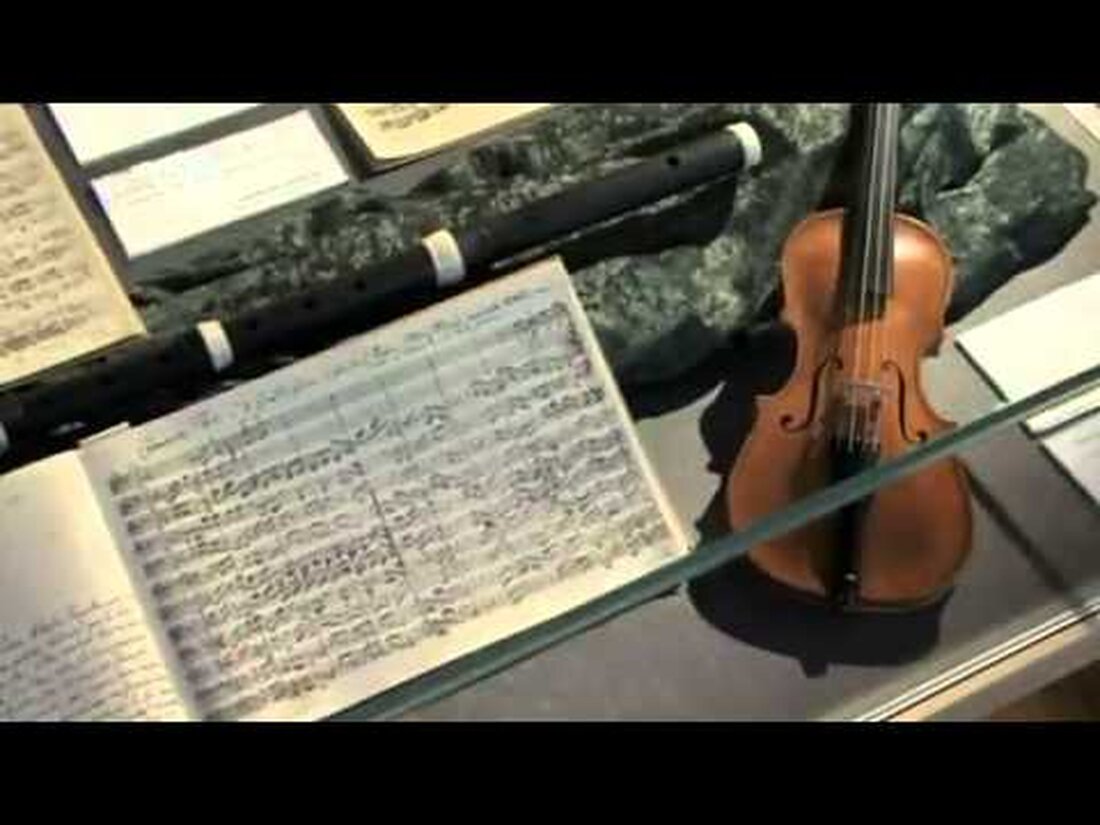 Seine Musik inspiriert Menschen, seine Werke sind Musikgeschichte. Johann Sebastian Bach ist einer der großen Komponisten. Wir präsentieren drei Orte, an denen er lebte und arbeitete: Eisenach, Köthen und Leipzig. Lesen Sie mehr unter: http://www.dw.de/programm/hin-weg/s-9815-9800. Youtube-Link