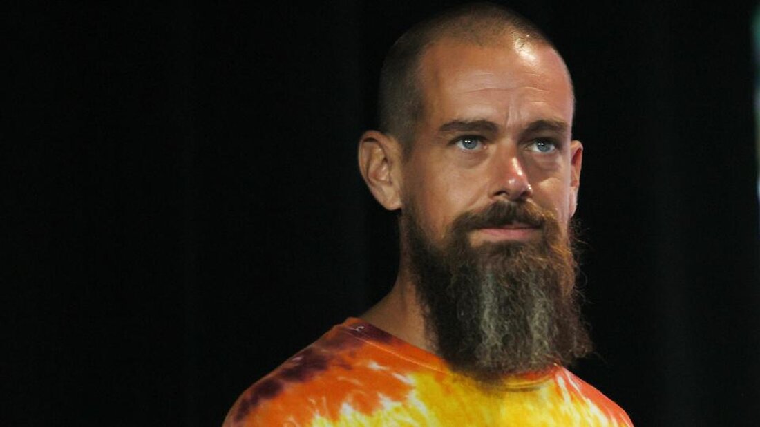 Jack Dorsey hat Aufnahmen bei Facebook für sein Diem-Projekt gemacht, was seiner Meinung nach Zeit- und Mühenverschwendung war. Der ehemalige Twitter-Chef sagt, dass Mark Zuckerberg seine Bemühungen auf Bitcoin hätte konzentrieren sollen, eine Technologie, die bereits funktioniert, und wie man sie allen zur Verfügung stellen kann. Facebooks unglückseliges Diem-Projekt war Zeit- und Mühenverschwendung, hat der frühere Twitter-Chef Jack Dorsey erklärt. In einem Interview mit Michael Saylor, CEO von Microstrategy, sagte Dorsey, dass Facebook sich auf Bitcoin hätte konzentrieren sollen und wie man es der Masse zugänglich macht, anstatt eine eigene Kryptowährung zu schaffen. Seit er Twitter vor ein paar Monaten &hellip;