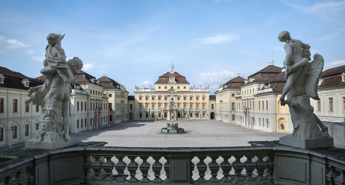 Das Land hat ein neues virtuelles Rundgangsangebot im Residenzschloss Ludwigsburg vorgestellt. Die neue Technologie ermöglicht es allen, noch besser am kulturellen Erbe des Landes teilzuhaben. Finanzminister Gisela Splett hat am Mittwoch, 9. Februar, zusammen mit der Beauftragte der Landesregierung für die Belange von Menschen mit Behinderungen, Simone Fischerein neues virtuelles Führungsangebot in Residenzschloss Ludwigsburg vorgeführt. Finanzministerin Gisela Splett sagte: „Die Staatlichen Schlösser und Gärten Baden-Württembergs ihr digitales Angebot weiterentwickeln. Hightech trifft auf jahrhundertealte Geschichte und macht es so allen möglich, noch besser am kulturellen Erbe des Landes teilzuhaben. Neue Technologien eröffnen neue Möglichkeiten. Und das kommt allen zugute, die sich …