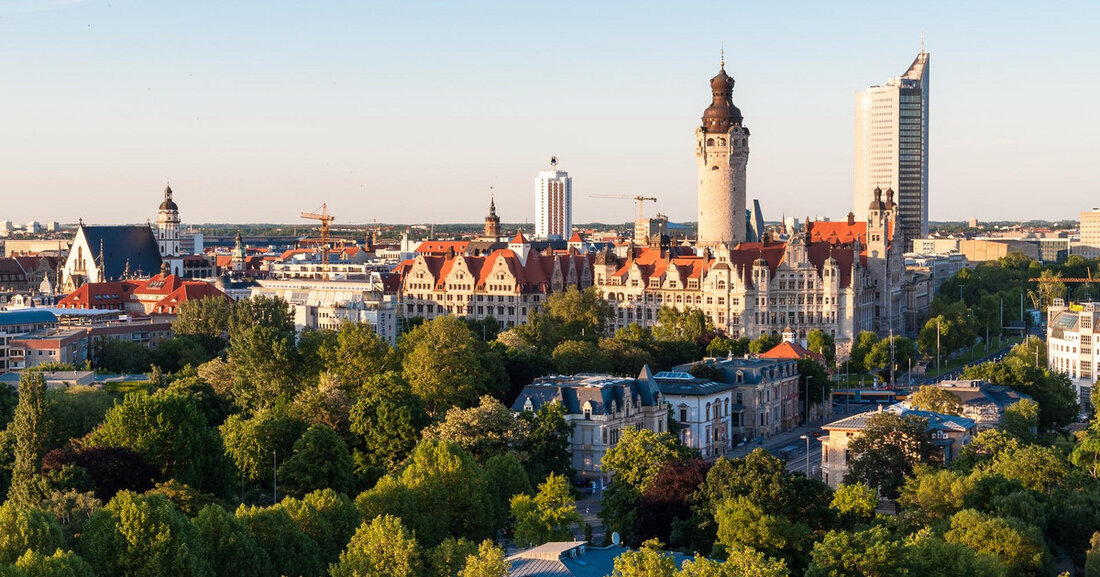 Projektkoordinator/-in für den Transformationsprozess Strukturwandel im Amt für Wirtschaftsförderung (m/w/d) (Ausschreibungsende: 18.01.2023) Wir suchen zum nächstmöglichen Zeitpunkt, befristet für den Zeitraum des Projektes bis zum 31. August 2026 für Amt für Wirtschaftsförderung eine/-n Projektkoordinator/-in für den Transformationsprozess Strukturwandel (m/w/d). © Jakob Fischer &#8211; stock.adobe.com Die städtische Wirtschaftsförderung versteht sich als enge Partnerin des Mittelstandes. Sie agiert je nach Situation als Lotsin, Moderatorin, Koordinatorin oder auch als Krisenmanagerin.   Das bieten wir eine befristete, nach der Entgeltgruppe 12 TVöD  bewertete Stelle in Vollzeit einen Arbeitsplatz im Herzen einer von hoher Lebensqualität, sozialer und kultureller Vielfalt geprägten Stadt mit mehr als 600.000 &hellip;