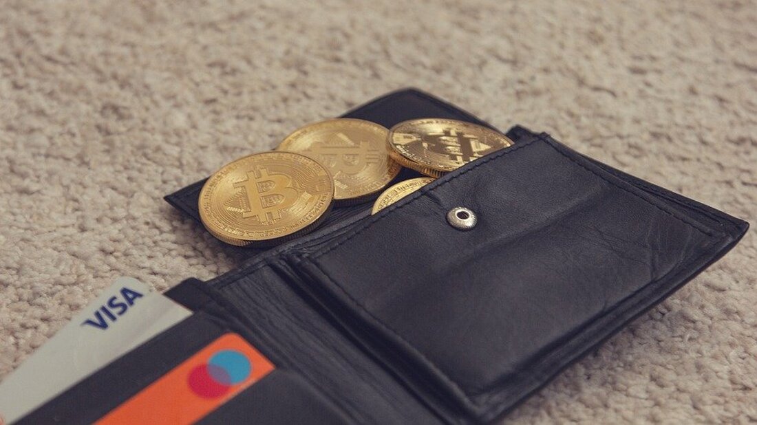 Der berüchtigte Händler Jordan Belfort sagt, dass die Regulierung der Kryptoindustrie die Akzeptanz durch den Mainstream erhöhen und die Kryptopreise beschleunigen würde. Belfort beschimpft Tether als Betrug für die Erhöhung der Bitcoin-Preise, behält jedoch einen optimistischen Ausblick für das Jahresende für Kryptowährungen bei. Jordan Belfort, ein berüchtigter Börsenmakler oder „The Wolf of Wall Street“, hat eine „massive“ Kryptoregulierung gefordert. Der amerikanische Autor griff auch die Nummer eins der Stablecoins, Tether, an und nannte sie einen Betrug. „Je früher diese massive Regulierung auf den Markt kommt, desto besser ist es für Bitcoin, Stablecoins und alles andere“, sagte Belfort. Darüber hinaus sagte …