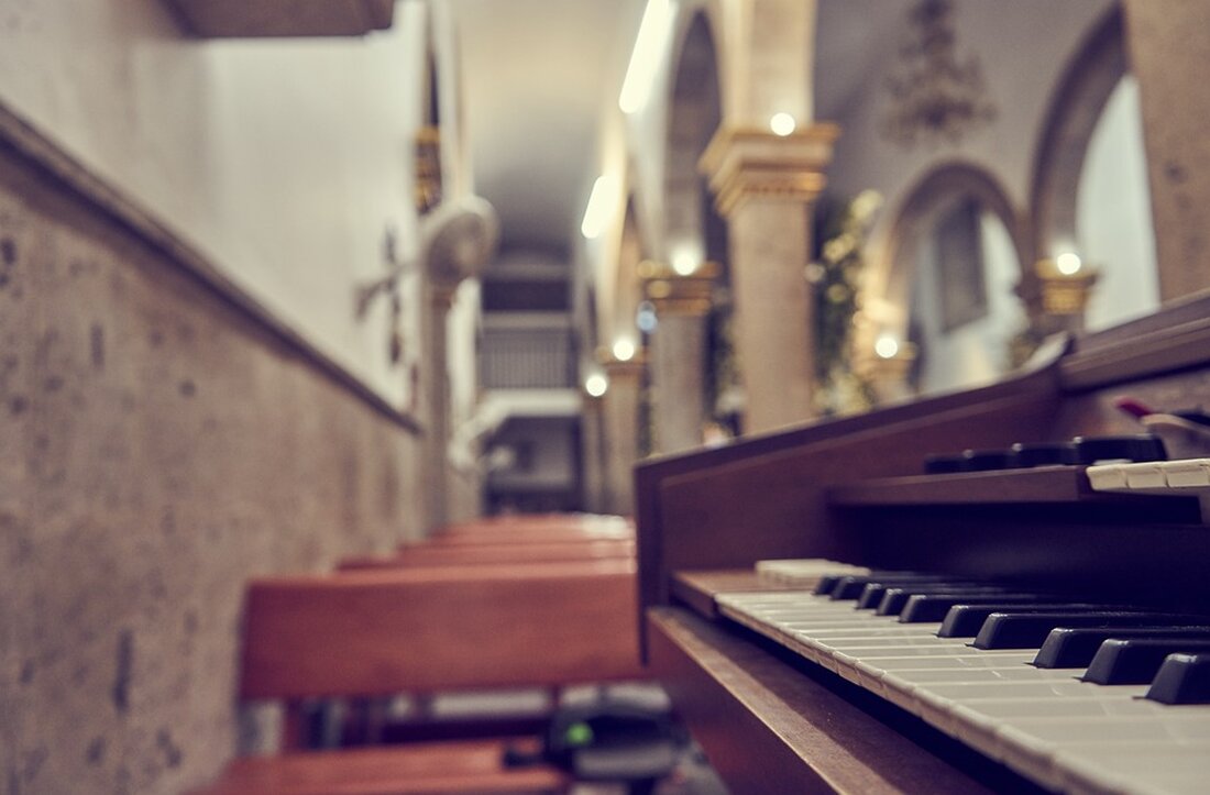 In Berlin, specifically at the Rathaus Treptow, a special concert is set to take place on Saturday, June 15, 2024, at 3 pm to celebrate the 50th anniversary of the choral group „pro musica“. The choir, founded in 1968 by Edith and Ludwig Matthies, has a rich history and has become a beloved institution in the community. Over the years, they have amassed a repertoire of over 400 songs, many of which will be featured in this celebratory concert. Led by Christian Höffling for over 12 years, the choir will perform a selection of songs that highlight the different milestones …