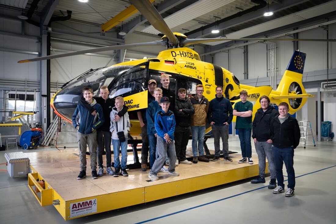 Die Jugendfeuerwehr Halberbracht besuchte den Rettungshubschrauber Christoph 25 in Siegen und erhielt spannende Einblicke in die Luftrettung.
