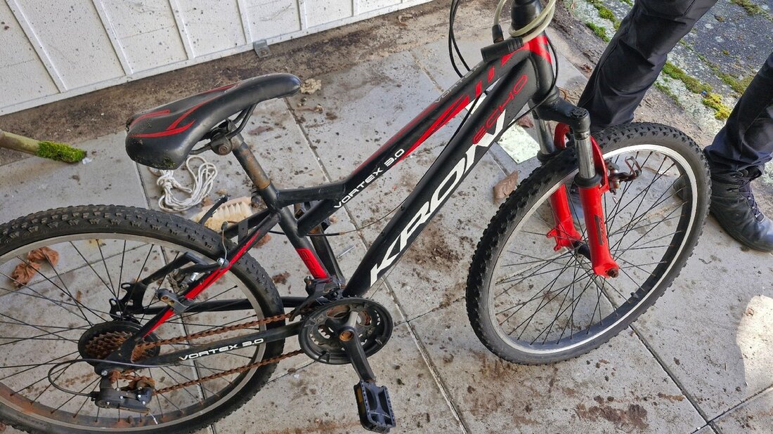 Zeven: Polizei sucht Zeugen nach Fahrraddiebstahl am Busbahnhof. Mehrere sichergestellte Fahrräder – Eigentümer gesucht.