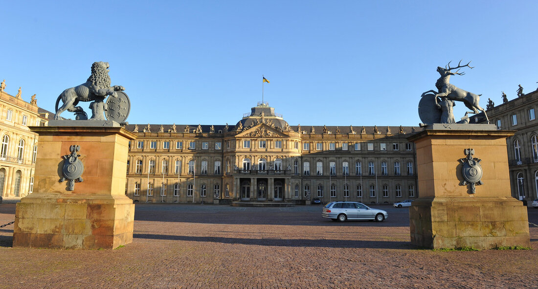 Neujahrsempfang der Landesregierung: Ministerpräsident hebt Engagement junger Menschen hervor Beim diesjährigen Neujahrsempfang der Landesregierung stand das Thema Ehrenamt im Mittelpunkt. Unter dem Motto „Baden-Württemberg – jung und engagiert“ betonte Ministerpräsident Winfried Kretschmann die beeindruckende Vielfalt des Engagements im Land und hob dabei besonders die Rolle junger Menschen hervor. In seiner Rede am Freitag, den 26. Januar 2024, würdigte Kretschmann das Engagement junger Menschen neben Schule, Ausbildung oder Studium. Trotz der knappen Freizeit investieren sie Zeit, Kraft und Ideen, um einen positiven Beitrag zu leisten. Rund 800 Gäste, insbesondere junge Menschen, die sich in besonderer Weise ehrenamtlich einsetzen, wurden im Neuen …