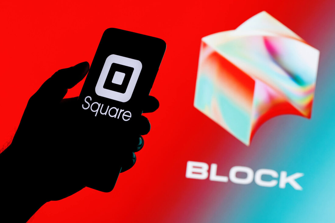 Der KBW-Analyst bewertet Block-Aktien jetzt mit der Marktleistung. Steven Kwok sieht in „SQ“ immer noch ein Aufwärtspotenzial von 75 US-Dollar pro Aktie. Blockaktien sind derzeit seit Jahresbeginn um über 25 % gefallen. Die Aktien von Block Inc (NYSE: SQ) werden heute Morgen im Minus gehandelt, nachdem ein KBW-Analyst das Krypto-Unternehmen unter Berufung auf mehrere „kleine Risiken“ herabgestuft hatte. Block Stock könnte immer noch auf 75 $ klettern Steven Kwok stuft die Firma mit Sitz in San Francisco nun hinterher Cash-App bei „Market Perform“. Sein gesenktes Kursziel von 75 US-Dollar deutet jedoch immer noch auf eine Aufwärtsbewegung von etwa 10 % …