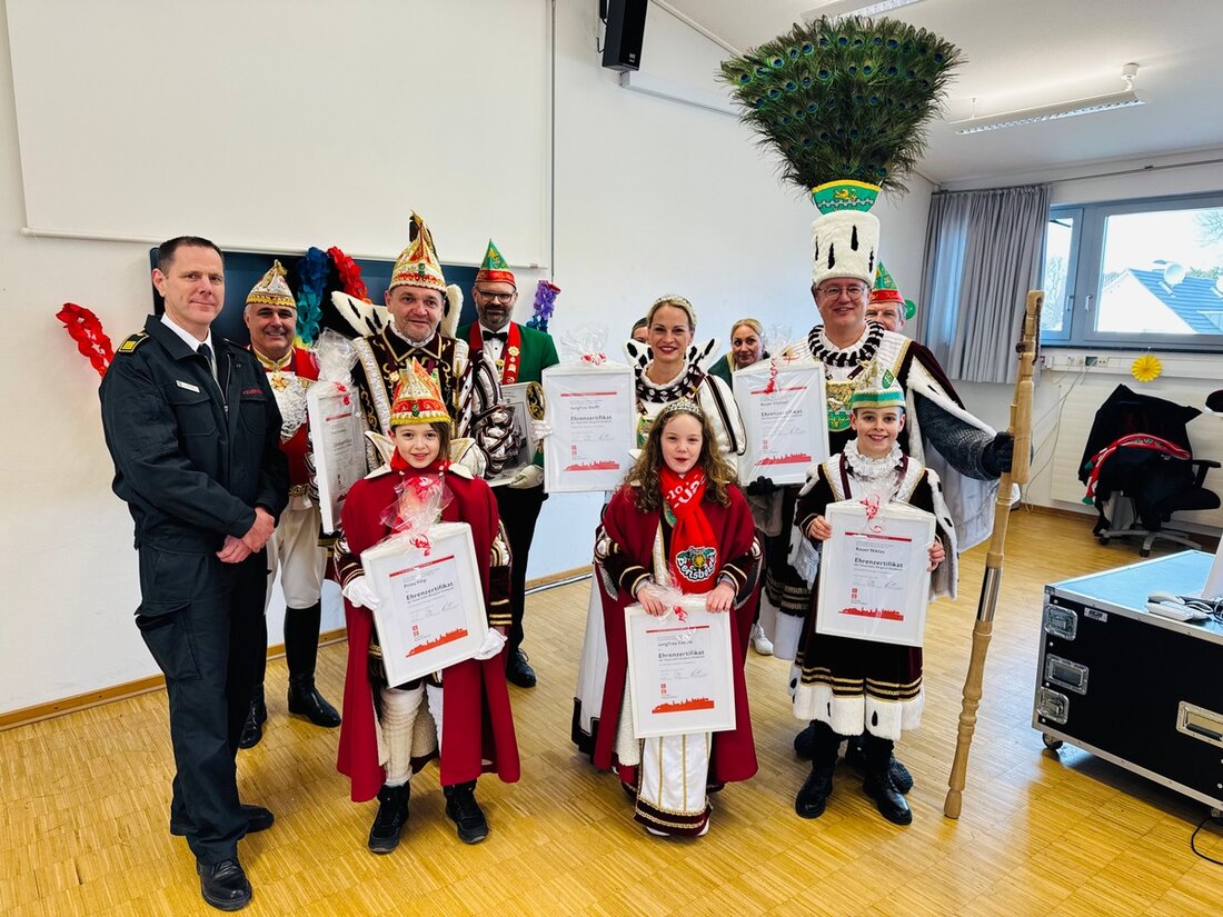 Am 19. Februar 2025 besuchte das Bergisch Gladbacher Dreigestirn die Feuerwehr, um Sicherheitstipps für den Karneval zu erhalten.