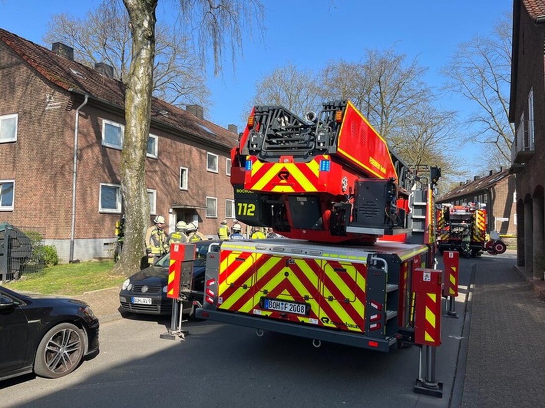 Feuerwehr Bocholt löscht Kellerbrand in Mehrfamilienhaus an der Dortmunder Straße. Alle Bewohner blieben unverletzt.