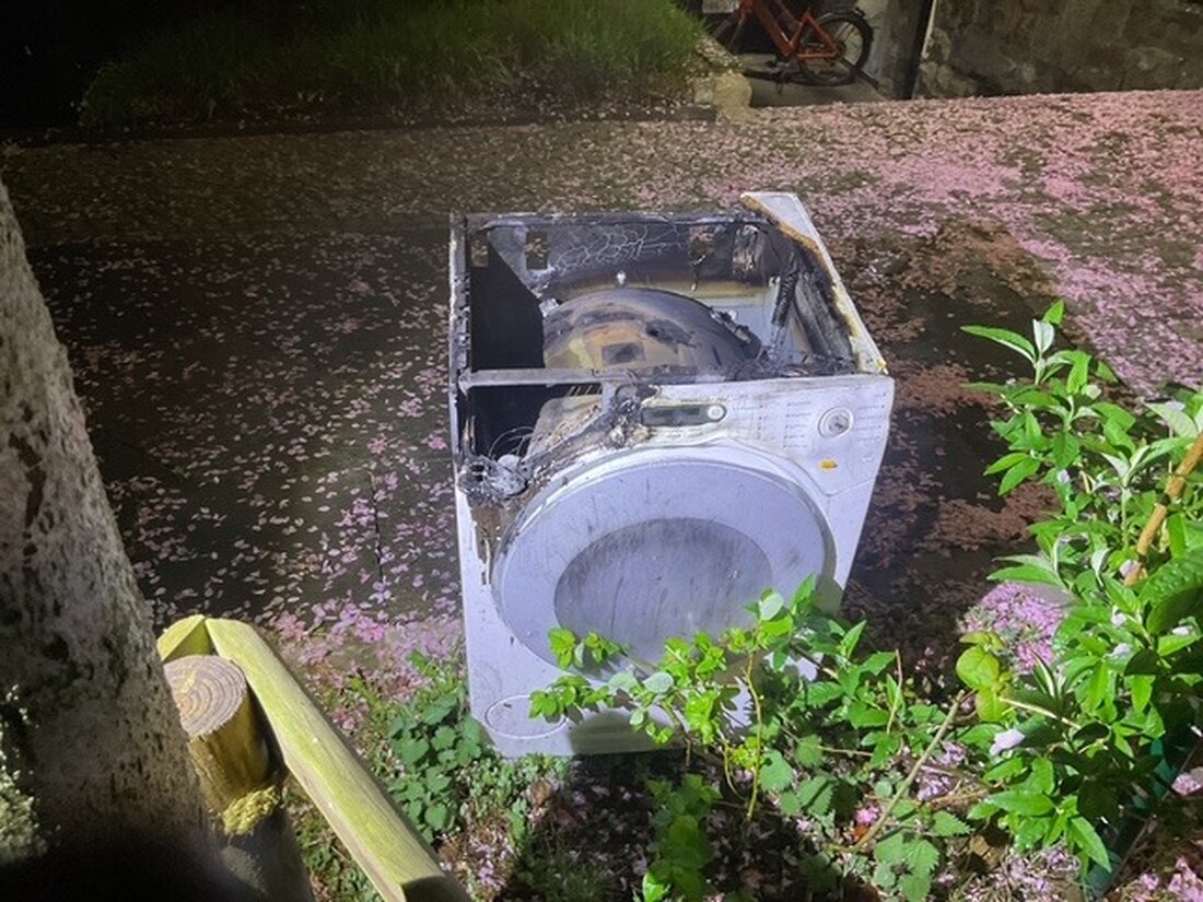In den frühen Morgenstunden wurde die Feuerwehr Dortmund zu einem Kellerbrand in einem Einfamilienhaus in der Hohenfriedbergstraße alarmiert.