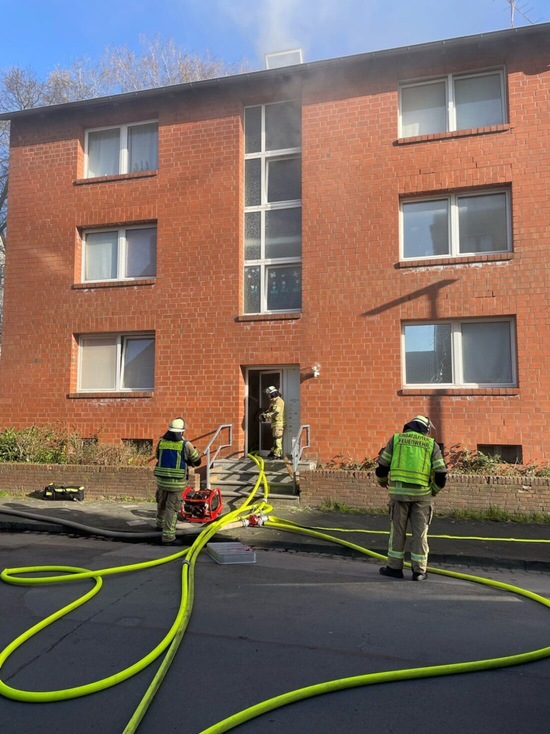 Am 29. März 2025 meldete die Feuerwehr Kleve einen Kellerbrand in der Meißnerstraße. Alle Bewohner blieben unverletzt.