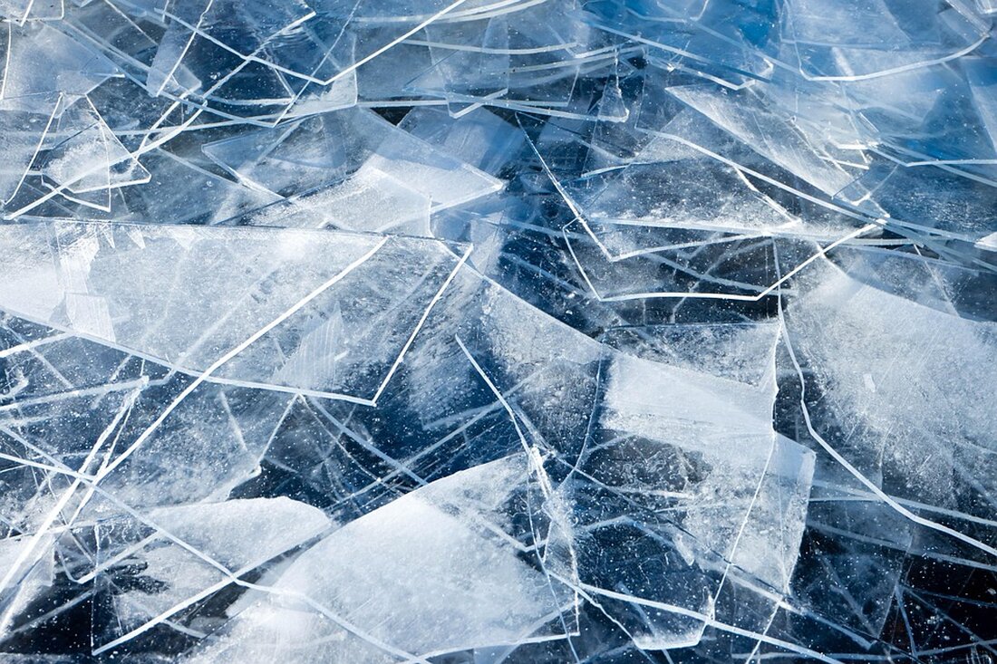 Die Bundesregierung hat beschlossen, die Anpassung an den Klimawandel voranzutreiben. Hierfür wurde ein Gesetzentwurf verabschiedet, der einen „strategischen Rahmen“ für eine vorsorgende Klimaanpassung auf allen Verwaltungsebenen vorsieht. Laut Bundesumweltministerium sollen die geplanten Maßnahmen die Lebensqualität in Stadt und Land erheblich verbessern. Es wurde kürzlich darauf hingewiesen, dass seit dem Jahr 2000 durch Extremwetterereignisse Schäden von mehr als 145 Milliarden Euro in Deutschland entstanden sind. Viele dieser Ereignisse wurden durch den Klimawandel verursacht oder verstärkt. Allein seit 2018 belaufen sich die Schäden auf rund 80 Milliarden Euro. Laut einer Studie des Bundeswirtschaftsministeriums könnten bis Mitte des Jahrhunderts wirtschaftliche Folgekosten von bis …