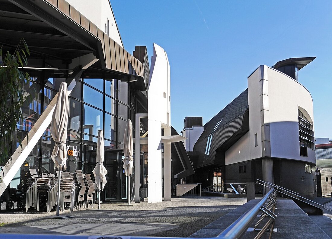 Entdecken Sie kostenfreie Infoabende zur Photovoltaik, Effizienzhaus, Wärmepumpe und Fassadendämmung in der Stadtbibliothek Buch, veranstaltet von der Leitstelle Klimaschutz Pankow und der Verbraucherzentrale Berlin. Informieren Sie sich bei unabhängigen Energieberatern und stellen Sie Ihre Fragen direkt. Melden Sie sich jetzt an!