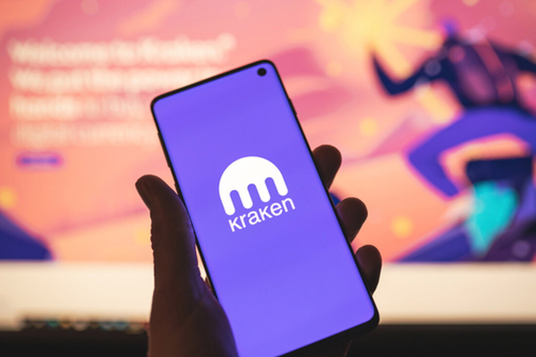 Kraken wird seinen NFT-Marktplatz schließen und am 27. November in den Nur-Auszahlungsmodus übergehen. Benutzer können NFTs bis Februar 2025 abheben, nach dem 27. November jedoch weder auflisten noch handeln. Die Schließung folgt dem Rückgang des NFT-Marktvolumens und der Konzentration von Kraken auf neue Unternehmungen. Kraken, einer der weltweit führenden Kryptowährungsbörsen, hat beschlossen, seinen NFT-Marktplatz etwas mehr als ein Jahr nach seiner offiziellen Einführung zu schließen. Laut einem E-Mail, die mit Benutzern geteilt wirdder NFT-Marktplatz, der im November 2022 in der Betaphase startete, wird am 27. November 2024 in den Nur-Auszahlungsmodus wechseln, die vollständige Schließung ist für den 27. Februar 2025 …