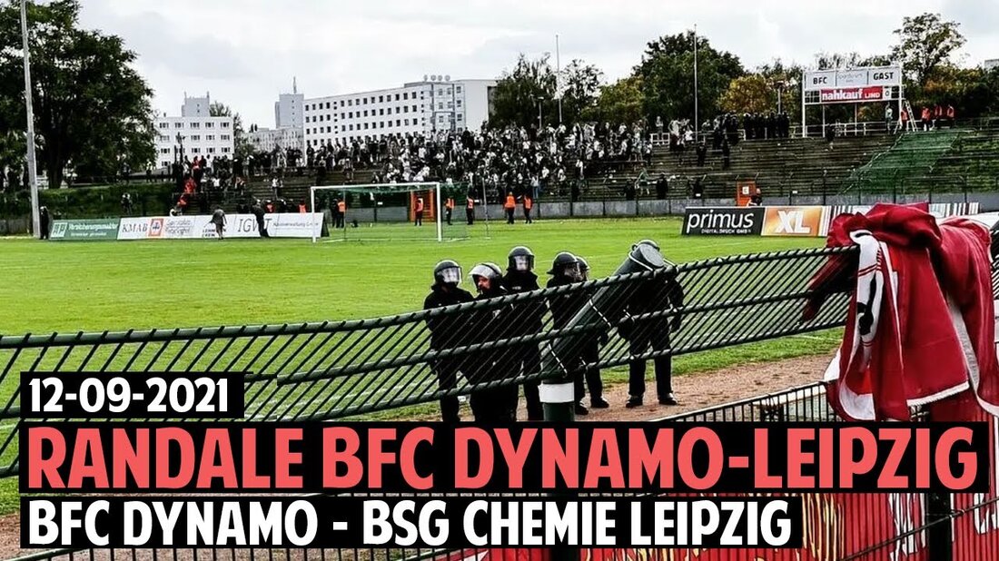 FC DYNAMO – BSG CHEMIE LEIPZIG 2-0. Ausschreitungen zwischen BFC Dynamo-Ultras gegen BSG Chemie-Ultras im Sportforum Hohenschönhausen Nach dem Spiel BFC Dynamo – BSG Chemie Leipzig 2:0 in Deutschland »Regionalliga Nordost 2021/2022» 10. Spieltag. In der Regionalliga Nordost gab es nach dem Spiel zwischen dem BFC Dynamo und Chemie Leipzig noch etwas Klärungsbedarf: Beide Fanlager kamen zusammen, so dass versucht wurde, den Leipziger Gästeblock zu erobern, bevor die Polizei die Lage unter Kontrolle brachte. #BFCDynamo #BSGChemieLeipzig #RegionalligaUltras #BFCBSG // Tumult & umstrittener Polizeieinsatz gegen Chemiefans Im Anschluss an das Regionalliga Nordost-Spiel zwischen dem BFC Dynamo und der BSG Chemie Leipzig …