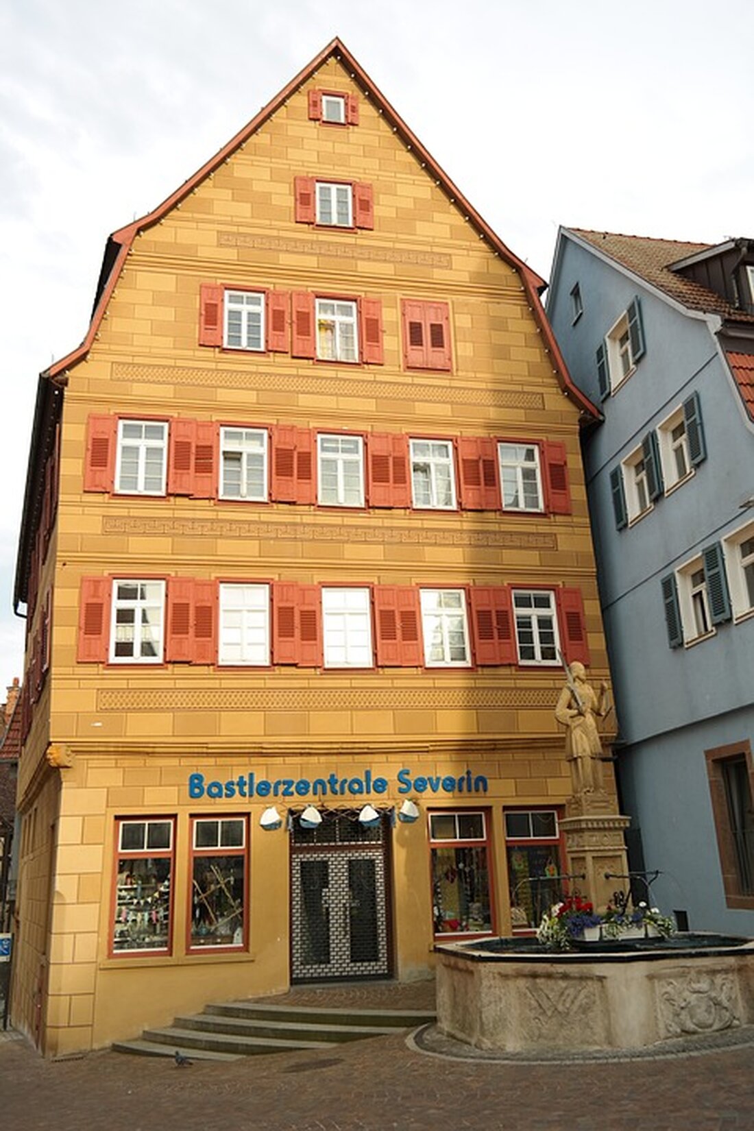 Erleben Sie am 4. November 2024 um 20:00 Uhr eine fesselnde Lesung von Sandra Åslund im Bezirkszentralbibliothek Mark Twain Foyer in Berlin. Tauchen Sie ein in den spannenden Kriminalroman „Still ist die Nacht“ und begleiten Sie die Ermittlerin Maya Topelius auf ihrer gefährlichen Suche nach dem Mörder auf einer geheimnisvollen Schäreninsel. Eintritt frei! Jetzt anmelden!