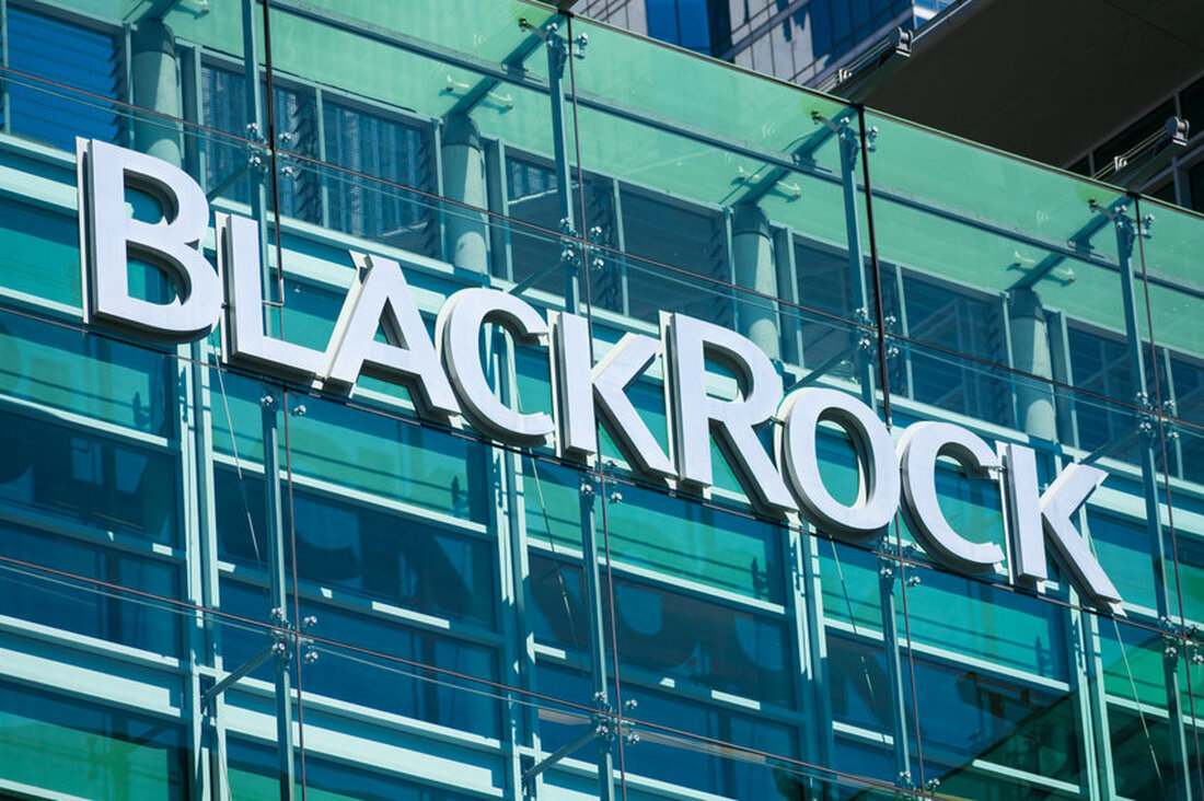 Elixir und Securitize haben sich zusammengetan, um 1 Milliarde US-Dollar an tokenisierten realen Vermögenswerten (RWA) für DeFi freizugeben. Die Plattformen haben DeFi-Tresore für den BUIDL-Fonds von BlackRock eingerichtet, wobei der dezentrale Dollar-deUSD-Kern von Elixir im Projekt enthalten ist. Elixir, das Netzwerk, das den dezentralen renditeträchtigen synthetischen Dollar deUSD betreibt, hat sich mit BlackRocks Tokenisierungspartner Securitize zusammengetan, um einen liquiden Einsatztoken für tokenisierte Wertpapiere auf den Markt zu bringen. Die Partnerschaft zielt darauf ab, Milliarden von Dollar an gebundenem Kapital in den dezentralen Finanzmarkt einzubringen, sagte Elixir in einer Ankündigung vom 19. November. Wir stellen das „deUSD RWA Institutional Program“ von …