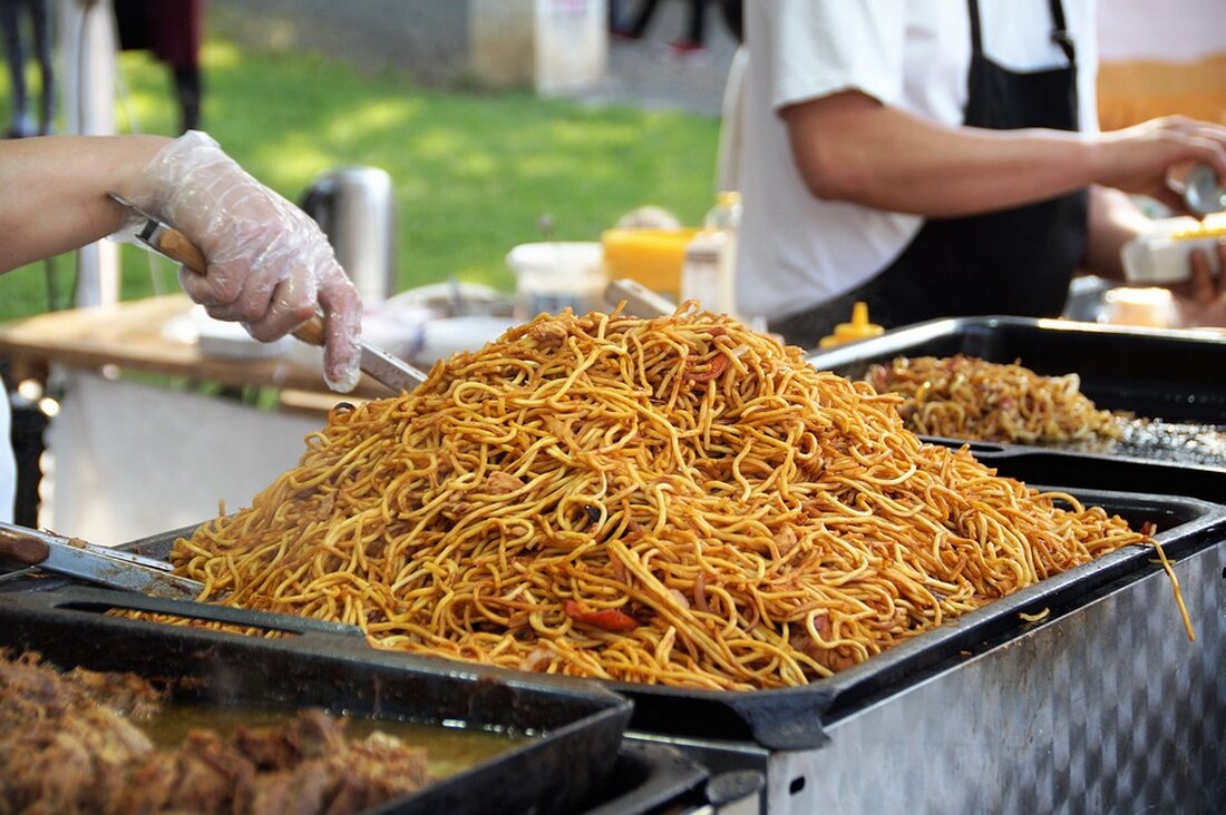 Feiern Sie das alljährliche Promenadenbuffet am 13. August 2024 in Berlin unter dem Motto "Bunt und gesund". Genießen Sie leckere Speisen, Mitmachaktionen und Musik. Machen Sie mit beim Kuchenwettbewerb "Kuchen - bunt wie wir" und gewinnen Sie tolle Preise. Eine bunte Veranstaltung für die ganze Familie!