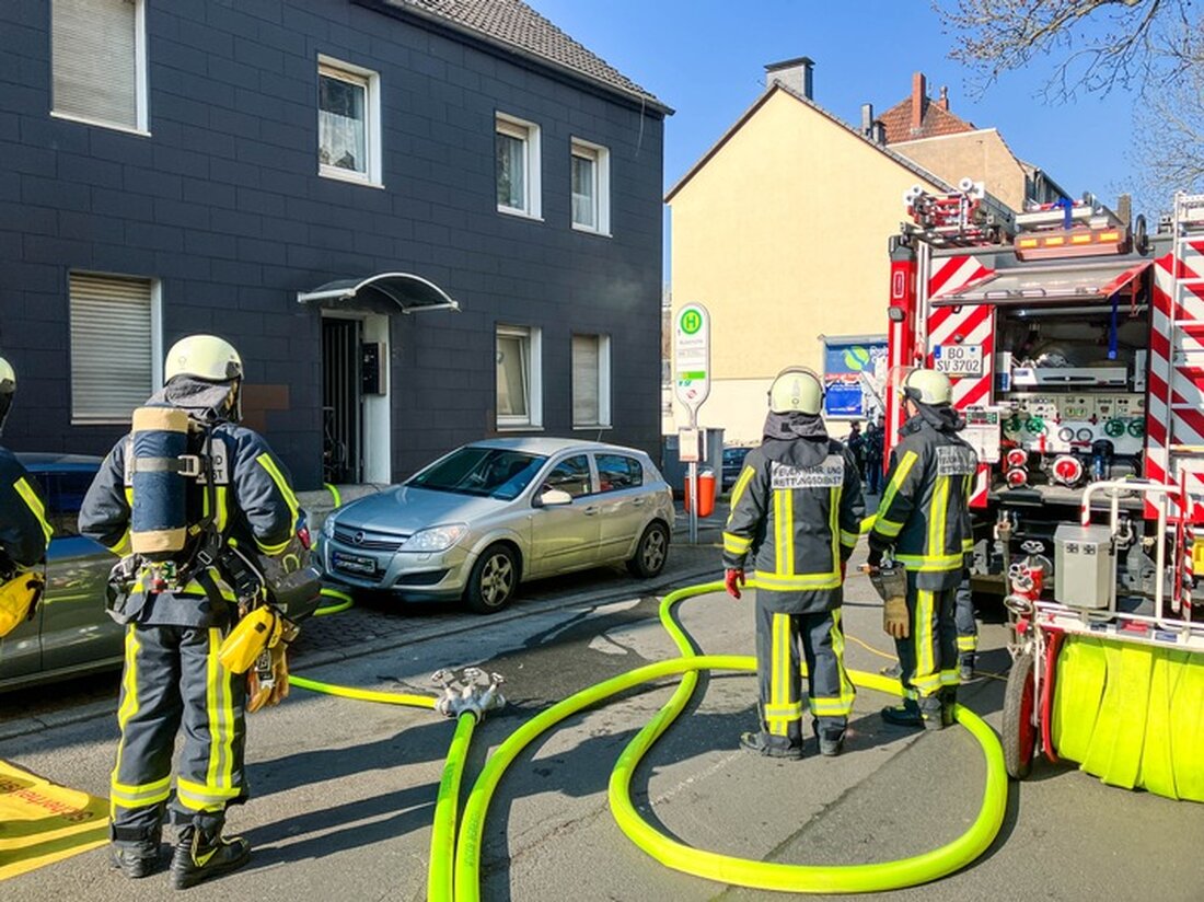 Am Sonntagmorgen kam es in der Poststraße in Bochum zu einem Küchenbrand. Die Feuerwehr war schnell vor Ort und löschte das Feuer.