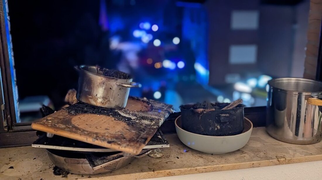 Küchenbrand im Dachgeschoss in Werne alarmiert Freiwillige Feuerwehr. 40 Einsatzkräfte retten Personen. Feuerwehr vor Ort: 19:10 Uhr.