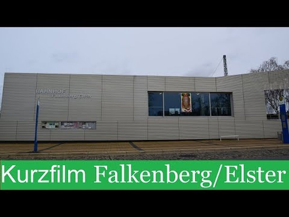 Der Bahnhof in Falkenberg an der Elster in Brandenburg. eine Turmstation auf den Strecken Leipzig-Cottbus / Hoyerswerda, Berlin, Elsterwerda und Riesa. In diesem Kurzfilm zeige ich Ihnen das Bahnhofsgebäude mit seinen Einrichtungen und dem Schienenverkehr. __________________________________________ Auch gab es: -BR 2002 (https://www.youtube.com/channel/UCLKQUU5RmBv-OGQtcNFKWNg) -Bahnfreak442 (https://www.youtube.com/channel/UCynuWFYDPo83b4qhdwPrDHg) -Modelbahn // www.youtube.com/channel/UCyX5pM49a6V_w_1zGzth5iQ) – Regionaler Zugverbund (https://www.youtube.com/channel/UCPBFhozT60N7XWPiA_0OfOQ) __________________________________________ Wenn Ihnen dieses Formular gefällt, möchte ich einen Kommentar abgeben oder wer hat dort noch kein Abonnement abgeschlossen? Lassen. __________________________________________ Meine Social-Media-Seiten: Insagram: https://instagram.com/ZuegeInLeipzig Facebook: https://facebook.com/ZuegeInLeipzig Twitter: https://twitter.com/ZuegeInLeipzig Blog: http: //zuegeinleipzig.msg-mm .de __________________________________________ Youtube-Link
