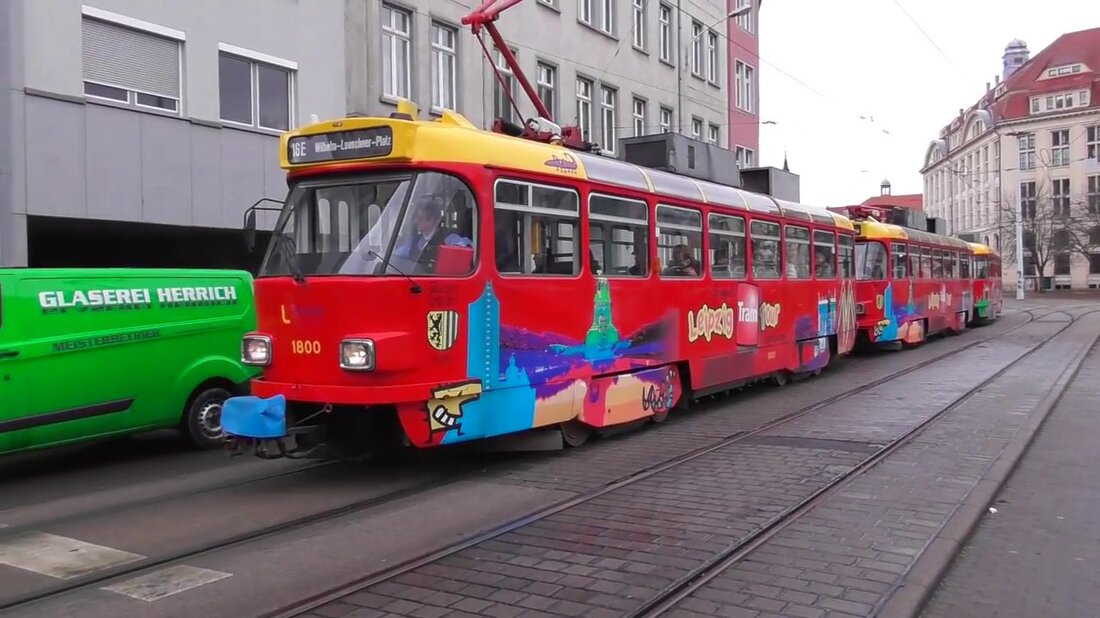 Leipzig ist nicht nur eine sehr schöne Stadt mit vielen Sehenswürdigkeiten. Sogar die Triebwagen, die dort fahren, sind fett. Dieser Film gibt einen kleinen Einblick … überzeugen Sie sich selbst. Viel Spaß mit dem Film. . Youtube-Link