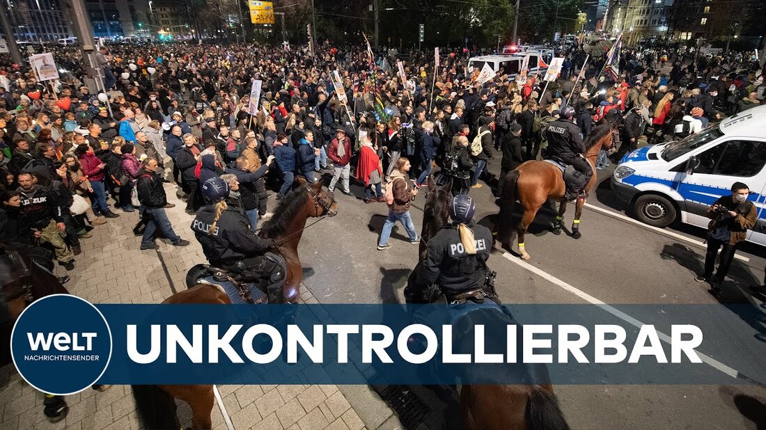 Die Menge jubelt und ruft „Wir sind die Menschen“ und „Oh, wie schön es ist!“. Der Polizeichef muss sich rechtfertigen. Szenen aus Leipzig, aufgenommen und kommentiert von unserem Videoreporter vor Ort. #polizei #leipzig #demostration Der WELT Nachrichten-Livestream http://bit.ly/2fwuMPg Abonnieren Sie den WELT YouTube-Kanal http://bit.ly/WeltVideoTVabo Die Top-News auf WELT.de http://bit.ly/ 2rQQD9Q Unsere Berichte und Dokumentationen http://bit.ly/WELTdokus Die Medienbibliothek auf WELT.de http://bit.ly/2Iydxv8 WELT Nachrichtensender auf Instagram https://bit.ly/IGWELTTV WELT auf Instagram http: / / bit .ly / 2X1M7Hk In unserem eigenen Namen: Aufgrund des hohen Volumens an unobjektiven und anstößigen Posts können wir derzeit keine weiteren Kommentare zulassen. Vielen Dank für Ihr Verständnis …