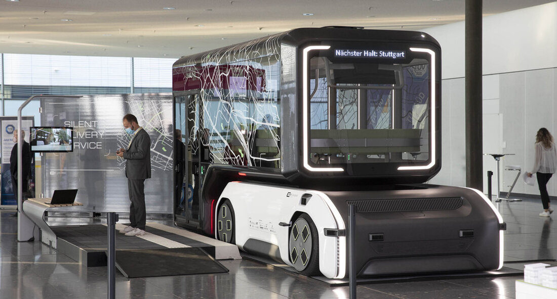 Der Lenkungskreis des Transformationsrates Automobilindustrie hat die Themen und Missionen für 2022 im Schwerpunkt Fahrzeug des Strategiedialogs Automobilindustrie Baden-Württemberg definiert. Wirtschaftsministerin Nicole Hoffmeister-Kraut ist überzeugt, dass der Standort Baden-Württemberg als Gewinner aus dem Transformationsprozess hervorgehen kann. „Angesichts der großen Aufgaben im Transformationsprozess in der Automobilindustrie besteht großer Handlungsbedarf. Wir stellen uns den Herausforderungen im Land mit großer Entschlossenheit Strategischer Dialog Automobilindustrie Baden-Württemberg (SDA) zusammen“, sagte Dr. Nicole Hoffmeister-Kraut, Minister für Wirtschaft, Arbeit und Tourismus in Stuttgart anlässlich der Sitzung des Lenkungsausschusses des Transformationsrates Automobilindustrie BW. „Trotz aller Schwierigkeiten bin ich davon überzeugt, dass die Unternehmen und Beschäftigten sowie der Standort …