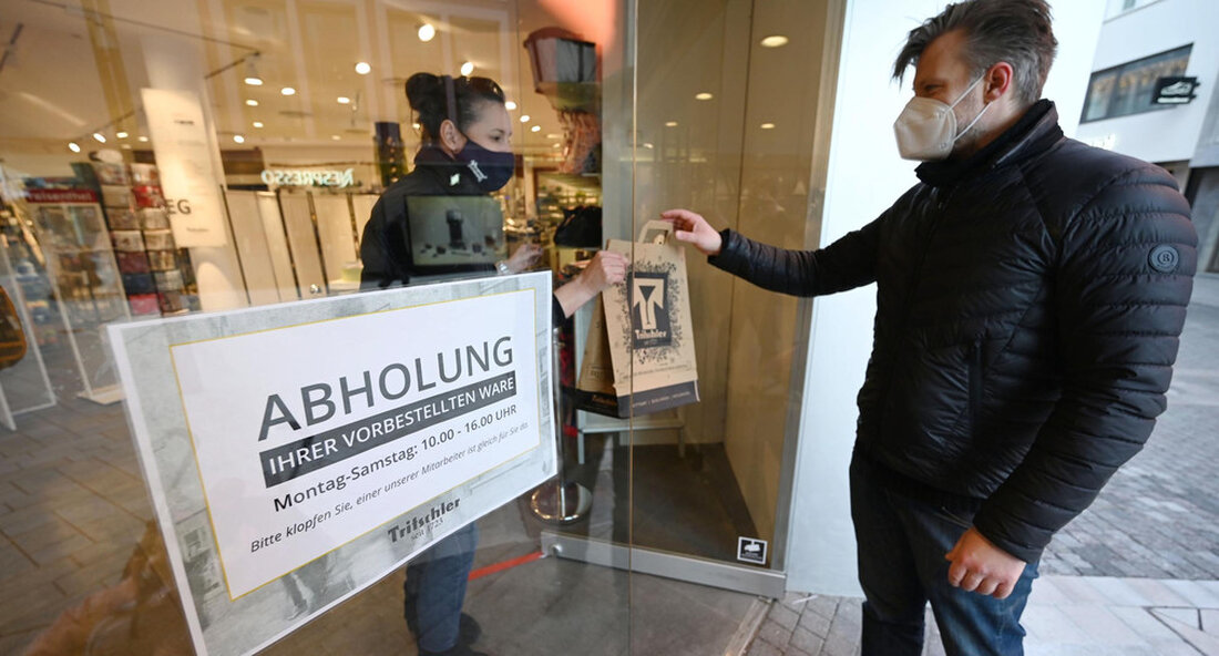 Baden-Württemberg erlaubt im Rahmen der Landesverordnung Corona weiterhin Abholangebote im Einzelhandel. Dies bedeutet, dass der Staat nicht von den geplanten Regeln der „Bundesnotbremse“ abweicht. Für die weitere Autorisierung von Abholangeboten (Click & Collect) in der Corona-Regulierung des Landes sagte der Leiter des Ministeriums für soziale Angelegenheiten und Integration, Prof. Dr. Uwe Lahl, am Sonntag, 18. April, mit: „Im Rahmen der Abteilungskoordination und nach einer intensiven rechtlichen Überprüfung hat sich die Landesregierung einvernehmlich darauf geeinigt, auch bei einer dreitägigen Inzidenz von über 100 weiterhin sogenannte Click-Collect-Angebote zuzulassen. Aus unserer Sicht ist der vorliegende Entwurf und die Überlegungen zu einer „Notbremse“ nach …
