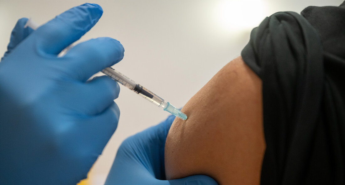 Nach dem weit verbreiteten Beginn der Impfungen in der Allgemeinmedizin nach Ostern haben in Baden-Württemberg nun die Vorbereitungen für den Beginn der Impfungen für Betriebsärzte begonnen. Sobald mehr Impfstoffe im Land eintreffen, wird die Impfkampagne in Baden-Württemberg künftig auf drei starken Säulen beruhen: Impfzentren, Arztpraxen und Unternehmen. Danach bundesweiter Beginn der Impfungen in der Allgemeinmedizin nach Ostern Die Vorbereitungen für einen erfolgreichen Impfstart für Betriebsärzte haben nun begonnen. Zu diesem Zweck ist das Ministerium in guter Abstimmung mit Vertretern der Wirtschaft. Das Industrie- und Handelskammern (IHKs) im Land haben sich bereit erklärt, interessierte Unternehmen zu informieren und zu koordinieren. Das …