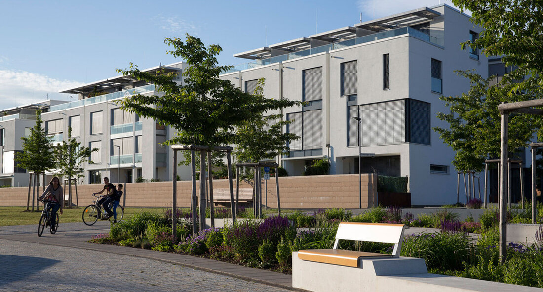 Um den sozialen Zusammenhalt und die Integration in Stadtteilen zu stärken, unterstützt das Wirtschaftsministerium nicht investierende Stadtentwicklungsprojekte in Sanierungsgebieten. In einer zweiten Tranche des Programms stehen rund 386.000 Euro für weitere fünf Einzelprojekte in den Städten Ulm, Ludwigsburg, Bruchsal und der Gemeinde Großbettlingen zur Verfügung. Mit rund 386.000 Euro finanziert das Wirtschaftsministerium in einer zweiten Tranche des nicht investierten Stadtentwicklungsprogramms weitere fünf Einzelprojekte in den Städten Ulm, Ludwigsburg und Bruchsal sowie in der Gemeinde Großbettlingen. „Die Projekte ergänzen in besonderer Weise die Struktur- und Investitionsmaßnahmen in Sanierungsgebieten. Besonders in Zeiten wie diesen sind sie wichtig für den sozialen Zusammenhalt im …