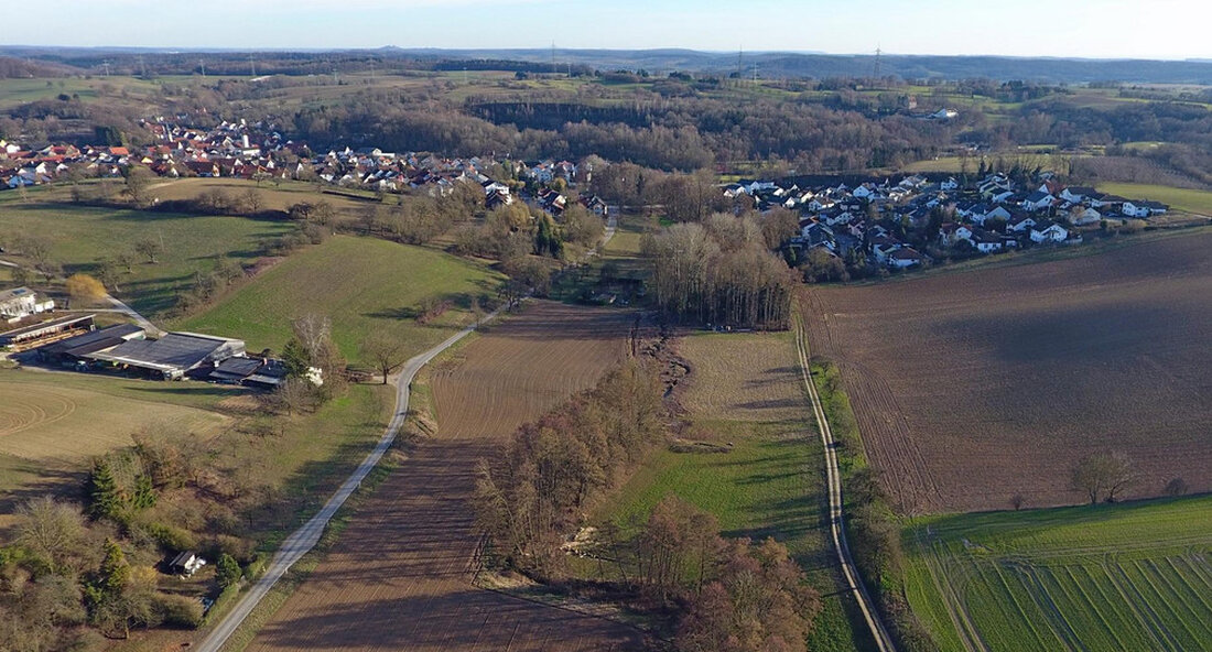 Das Land fördert den Bau eines Hochwasserrückhaltebecken in Wiesloch mit mehr als vier Millionen Euro. Neben dem technischem Hochwasserschutz setzt das Land bei der Hochwasserstrategie auch auf die Hochwasservorsorge. Umweltstaatssekretär Andre Baumann hat heute einen Förderbescheid an den Abwasser- und Hochwasserschutzverband (AHW) Wiesloch im Rhein-Neckar-Kreis übergeben. Das Land fördert den Neubau des Hochwasserrückhaltebeckens (HRB) 6 in Wiesloch mit 4.337.000 Euro. Es ist das letzte Hochwasserrückhaltebecken des umfangreichen Bauprogramms der Hochwasserschutzkonzeption des AHW Wiesloch. Land setzt auf ganzheitliche Hochwasserschutzstrategie „Neben dem technischen Hochwasserschutz setzen wir bei unserer Hochwasserstrategie auch auf die Hochwasservorsorge“, betonte Umweltstaatssekretär Baumann in seinem Grußwort. „Die Auswirkungen des …
