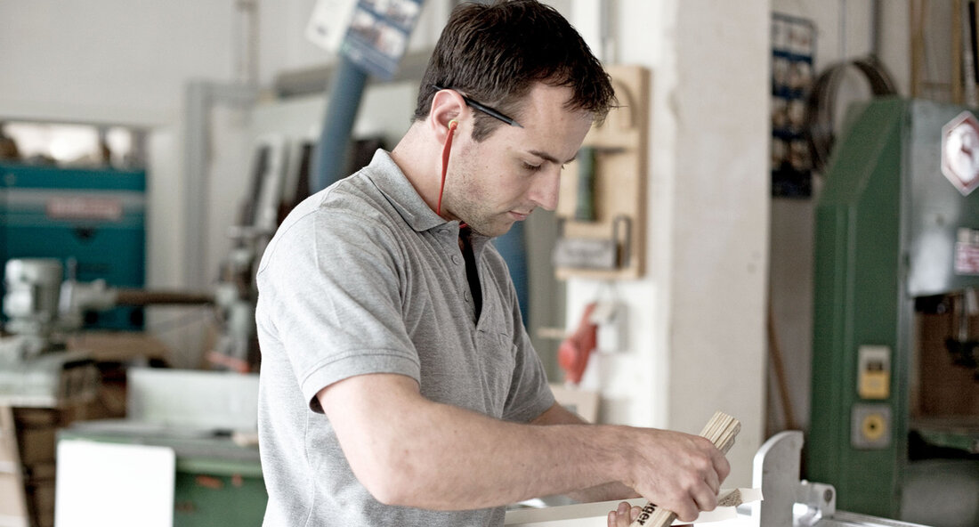 Das Land fördert das Deutsche Handwerksinstitut e.V. 2023 mit rund 196.000 Euro. Gerade in Zeiten von multiplen Herausforderungen ist das Institut als Anlaufstelle für den Innovationstransfer in das baden-württembergische Handwerk unverzichtbar. Das Ministerium für Wirtschaft, Arbeit und Tourismus fördert das Deutsche Handwerksinstitut e.V. (DHI) in Berlin 2023 mit rund 196.000 Euro. Das DHI ist eine Forschungseinrichtung, die speziell im und für das Handwerk tätig ist. Es befasst sich mit anwendungsorientierter Handwerksforschung auf einem weiten Themenfeld (Technologietransfer, Unternehmensführung, betriebs- und volkswirtschaftliche Fragestellungen, Recht sowie Berufsausbildung). Innerhalb des DHI sind deutschlandweit fünf regional verteilte Forschungsinstitute zusammengeschlossen, darunter dasInstitut für Betriebsführung im Handwerk …