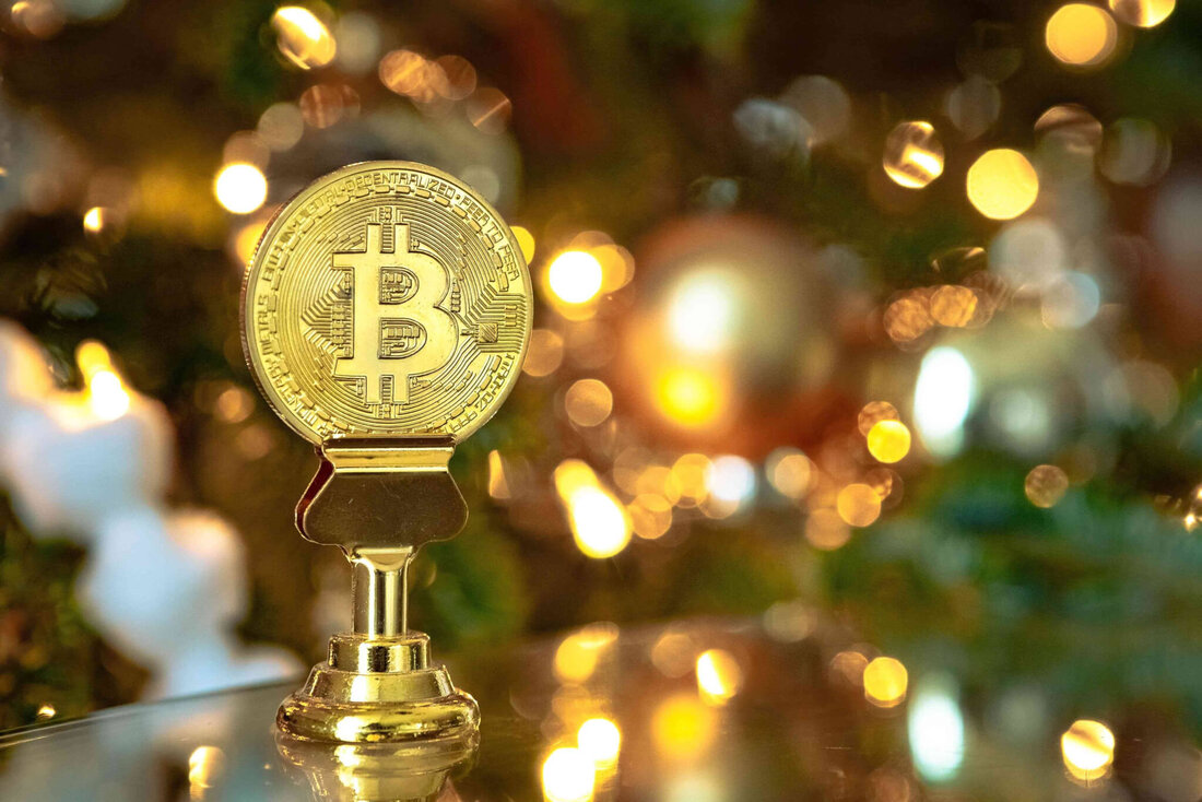 Genesis Trading hat 12.600 BTC (719,9 Millionen US-Dollar) an Coinbase überwiesen, möglicherweise zur Liquidation von Vermögenswerten. Eine neuerliche Einigung mit NY erfordert die Rückzahlung von 2 Milliarden US-Dollar und hat Auswirkungen auf die Finanzstrategie von Genesis. Die BTC-Überweisung lässt darauf schließen, dass Genesis seinen gesetzlichen Verpflichtungen nachkommen und die Anleger umgehend beruhigen möchte. Im vergangenen Monat hat eine mit Genesis Trading verbundene Wallet über 12.600 Bitcoin (BTC) im Gesamtwert von rund 719,9 Millionen US-Dollar an Coinbase überwiesen. Daten von Arkham Intelligence. Dieser beträchtliche BTC-Transfer folgte auf eine rechtliche Einigung mit dem Staat New York und löste Spekulationen über die Finanzstrategie …
