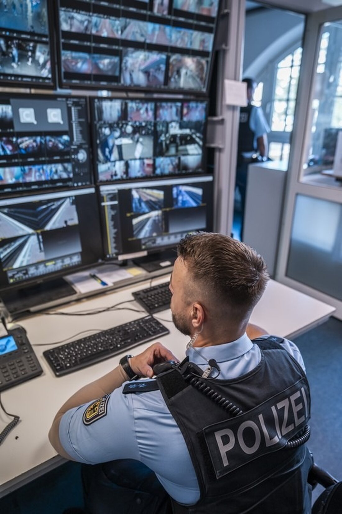 Ein 71-Jähriger betrat gefährlich die S-Bahngleise in Hamburg. Ein aufmerksamer DB-Mitarbeiter verhinderte Schlimmeres.