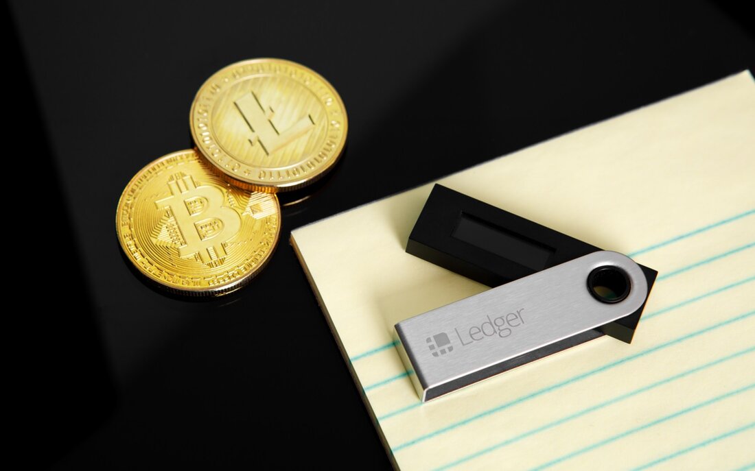 Die Markteinführung beinhaltet auch Co-Branding-Wallets der Nano X Coinbase Edition, die für einen begrenzten Zeitraum erhältlich sind Die Partnerschaft ist Teil von Ledgers Bestreben, sich zu einem softwareorientierten Unternehmen zu entwickeln Krypto-Börsen haben ihre Sicherheitsbemühungen gegen drohende Verluste verstärkt, und Coinbase, die größte Krypto-Börse in den USA, ist der neueste Name, der diesbezüglich Maßnahmen ergreift. Die Kryptobörse Bestätigt gestern, dass es Unterstützung für die Ledger Hardware Wallets zu seiner Browsererweiterung Coinbase Wallet hinzugefügt hat. Coinbase und Ledger haben darauf bestanden, die Sicherheit zu verbessern, da Benutzer von einer zusätzlichen Schutzebene stark profitieren können. Hardware-Wallets wie Ledger ermöglichen die Selbstverwahrung, da …