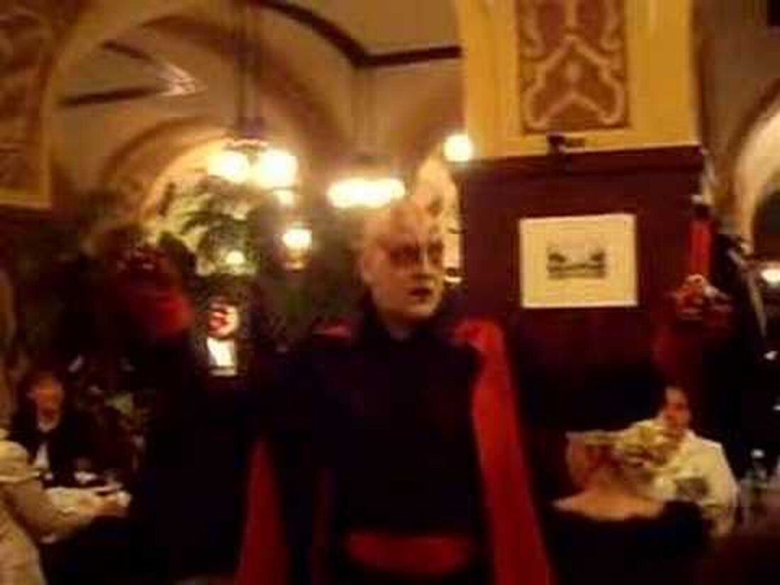 Im Auerbachs Keller in Leipzig im Weinrestautrant mit Auftritt des inkarnierten Mephisto von Faust und Goethe. Online-Buchung bei TUI TRAVELSTAR Fella http://www.vip-reisen.de !! Giata: 0000. Youtube-Link