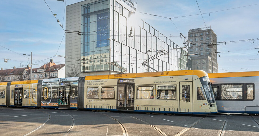 Die Gewerkschaft plant einen Streik bei den Leipziger Verkehrsbetrieben vom 1. bis 3. März 2024. Dies führt zu erheblichen Einschränkungen im Linienangebot, weshalb Kundinnen und Kunden gebeten werden, sich über die Auskunftssysteme zu informieren. Die App LeipzigMove sowie die Verkehrsmeldungen unter www.L.de bieten aktuelle Informationen. Während des Streiks werden einige Buslinien weiterhin für die Leipzigerinnen und Leipziger in Betrieb sein, darunter Linien wie 61, 62, 66, 67, 77, 83, 87, 88, 91, 143, 161, 162, 172, 173, 175, 176, Schulfahrten von Sommerfeld bis Taucha und Flexa Nord, Südwest, Leutzsch sowie Südost. Die Leipziger Verkehrsbetriebe bieten auch alternative Mobilitätsdienste wie BikeSharing …