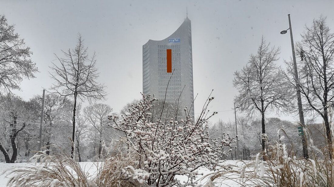 In Leipzig liegt selten viel Schnee. Steigen Sie also ein und erleben Sie Teil 1 (3) des großen Leipziger Wintermärchens am 7. Februar 2021, eine Stadtrundfahrt an Sehenswürdigkeiten und Parks vorbei, mit deutsch / englischen Notizen und einem Routenplan . – In Leipzig liegt so selten viel Schnee. Steigen Sie ein und erleben Sie Teil 1 (3) des großen Leipziger Wintermärchens am 07.02.2021, eine Stadtrundfahrt an Sehenswürdigkeiten und Parks vorbei, mit deutsch / englischen Notizen und Streckenplan. – Sonderpunkte – Sonderpunkte 00:00 Vorwort und Vorschau – Vorwort und Vorschau 00:42 Streckenplan – Streckenplan 01:28 Hauptbahnhof – Hauptbahnhof 03:00 Oper – …