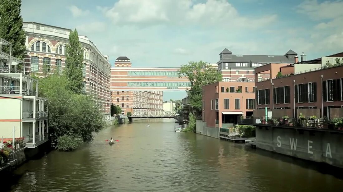 Wer Leipzig zu Messen oder Kongressen besucht oder das einzigartige Kulturangebot genießen möchte, kann sich auf eine kosmopolitische, lebendige Stadt mit vielen Facetten freuen. Ein pulsierendes Stadtleben mit fast mediterranem Charme erwartet die Besucher. Sie erhalten den besten Eindruck im historischen Zentrum der Stadt, das Sie mit seinen vielen Sehenswürdigkeiten, über 30 Passagen und Ausstellungszentren sowie unzähligen Restaurants zum Bummeln und Entspannen einlädt. © Bergwerk https://www.leipzig.travel/de/ Wenn Sie für eine Messe, einen Kongress oder das kulturelle Angebot in Leipzig bleiben, erwarten Sie eine aufgeschlossene, lebendige Stadt mit vielen verschiedenen Aspekten. Ein pulsierendes und urbanes Leben mit mediterranem Flair wartet auf …