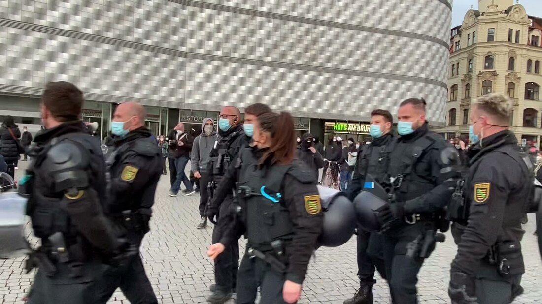 Die Polizei reagiert und schickt mich weg. Youtube-Link