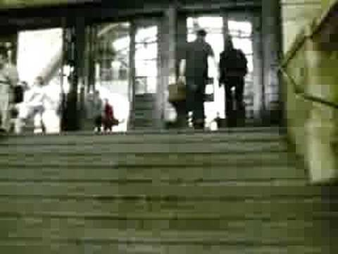 Ein kleines Video über den Leipziger Hauptbahnhof. Mit 83.640 m² ist es flächenmäßig der größte Endbahnhof Europas. Allein die Querhalle ist 297m lang &#8230;.. Youtube-Link