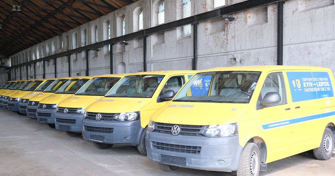 Kleintransporter auf dem Weg nach Kyjiw: Leipziger helfen mit 55 Fahrzeugen bei der Versorgung und Evakuierung nach den Angriffen auf die ukrainische Hauptstadt.