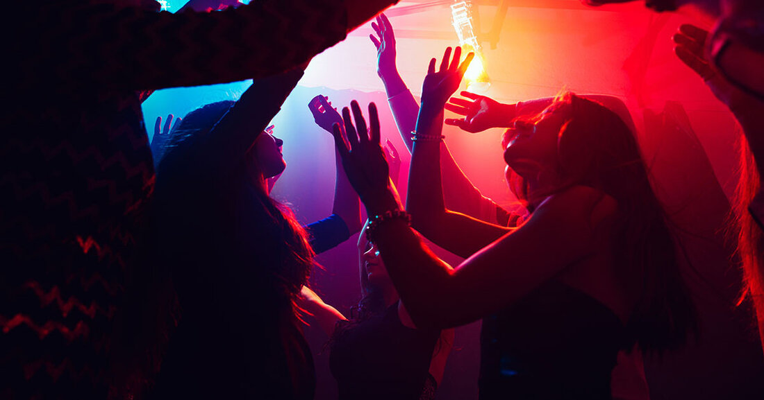 Leipziger Kulturkataster erweitert Das von der Stadt Leipzig und dem Leipziger Kulturbündnis #DasistLeipzig Anfang 2022 erstellte Kataster für Kunst- und Kulturorte in Leipzig wird erweitert. Nach einem Jahr geht nun die nächste Entwicklungsstufe als Kulturkataster online. Unter www.leipzig.de/kulturkataster ist eine geografische, interaktive Stadtkarte entstanden, die Auskunft über die Ortslagen sowie die stadträumliche Verteilung verschiedener Kulturorte gibt. © master1305 &#8211; stock.adobe.com In der zweiten Ausbaustufe sind nun neben Clubs und Livemusikspielstätten Institutionen folgender Kategorien im Kataster aufgenommen worden: Museen, Bibliotheken und Literaturorte, Galerien und Aktionsräume, Kabaretts und Varietés, Kinos, Konzerthäuser und -orte, Soziokulturelle Zentren, Orte der Stadtteilkultur, Theater-, Tanz-, Performancebühnen und &hellip;