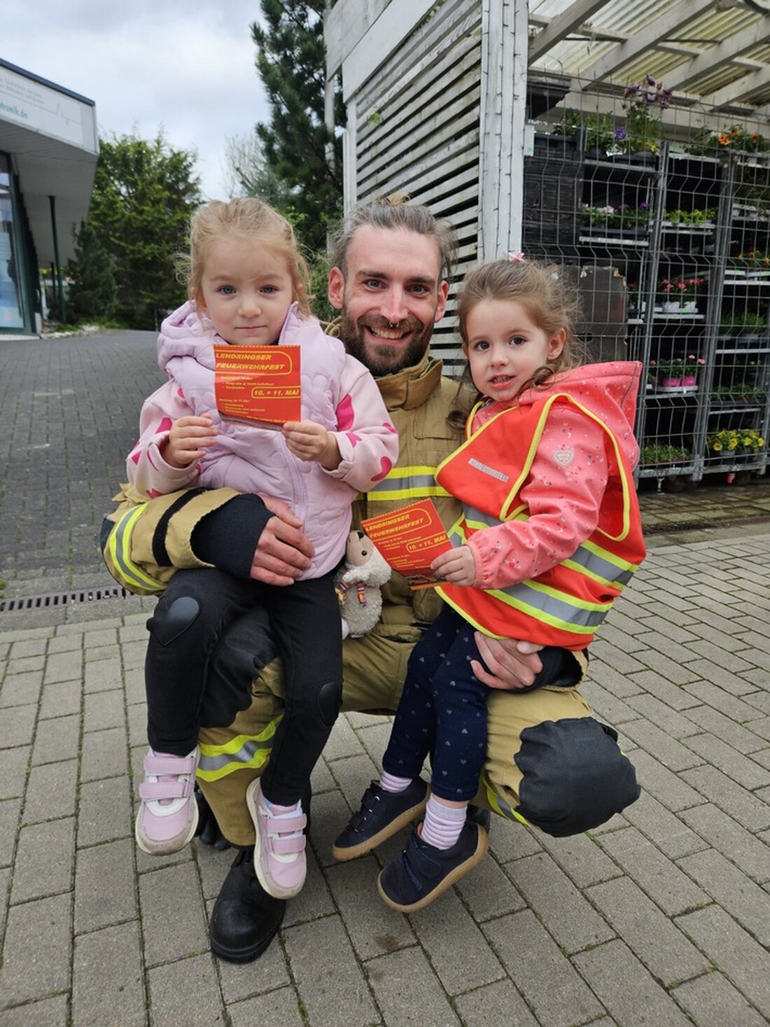 Am kommenden Wochenende lädt die Feuerwehr Lendringsen zum Fest am Gerätehaus ein. Feiern Sie mit uns und erleben Sie ein buntes Programm für die ganze Familie!