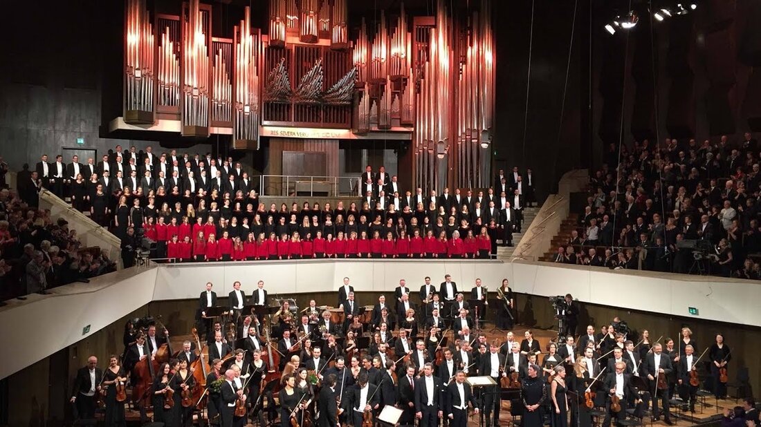 Live aus dem Gewandhaus in Leipzig (am 31. Dezember 2016) Ludwig van Beethoven (1770-1827) – Symphonie Nr. 9 d-Moll op. 125 mit dem Schlusschor zu Schillers Ode „An die Freude“ Gewandhausorchester Dirigent: Andris Nelsons Gewandhaus-Kinderchor (Probe: Frank-Steffen Elster) GewandhausChor (Probe: Gregor Meyer) Jugendchor des Opernchors Leipzig der Oper Leipzig (Probe: Alessandro Zuppardo) Solisten: Camilla Tilling (Sopran), Gerhild Romberger (Alt), Steve Davislim (Tenor), Georg Zeppenfeld (Bass) © MDR 2016. Youtube-Link